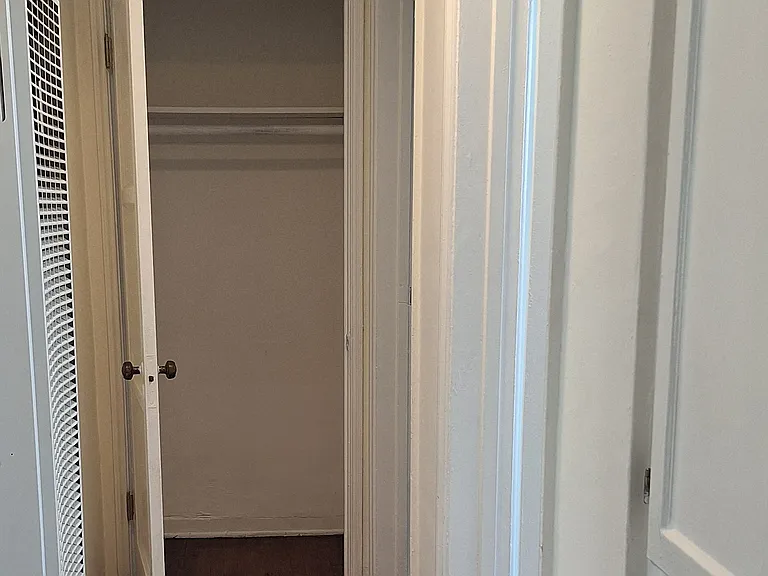 11256 Victory Blvd — Photo 18