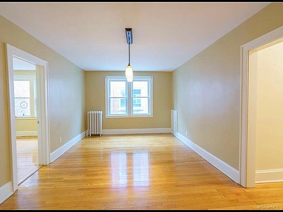 4th image of 32 Robin Rd APT 4