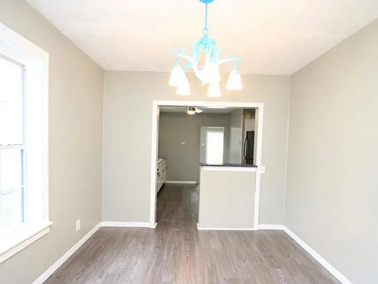 211 Regent — Photo 9