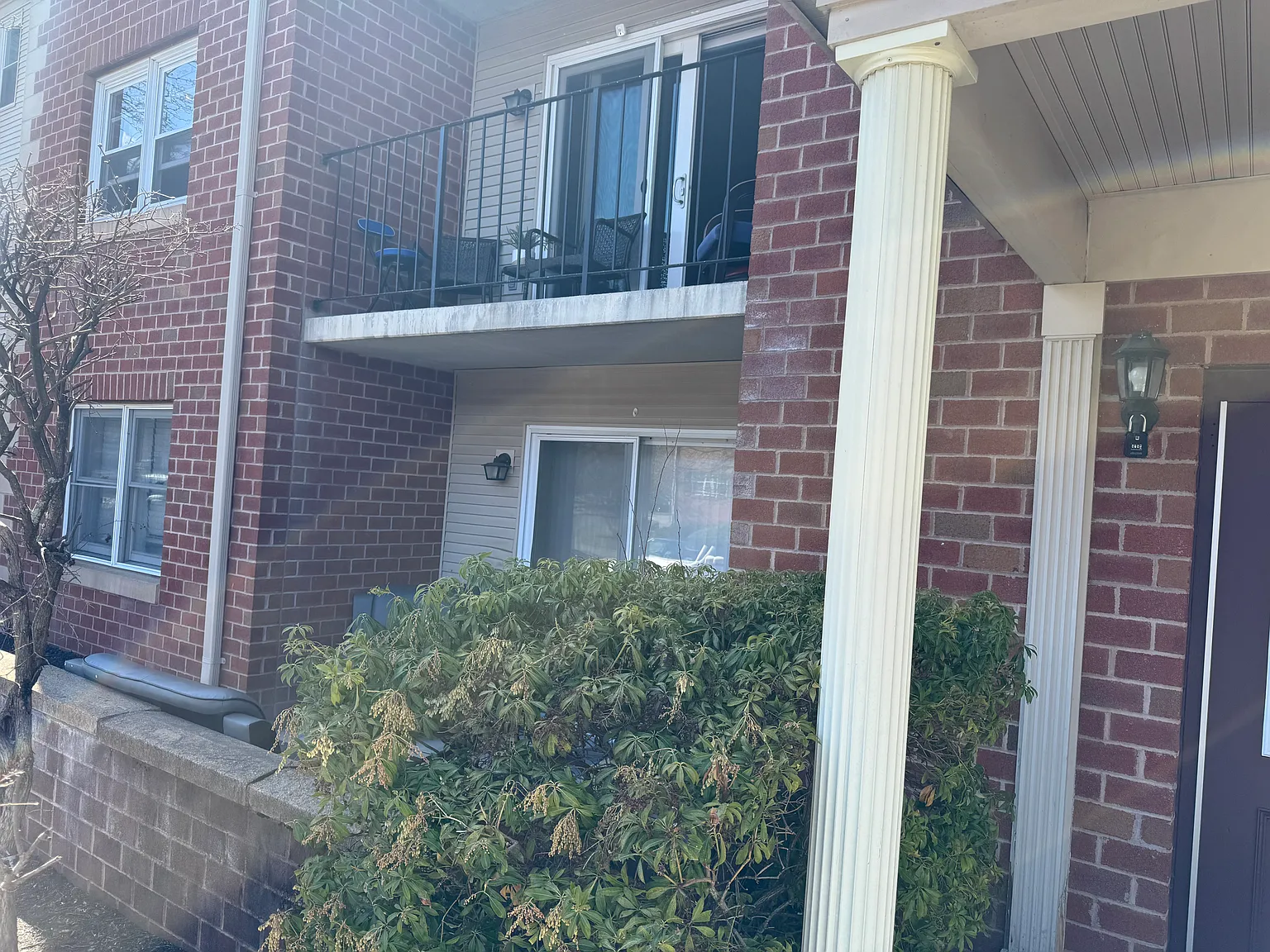 2 bed, 1025 sqft, $2,200 — Photo 3