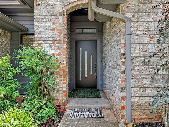 4th image of 1400 Sandhurst Cir