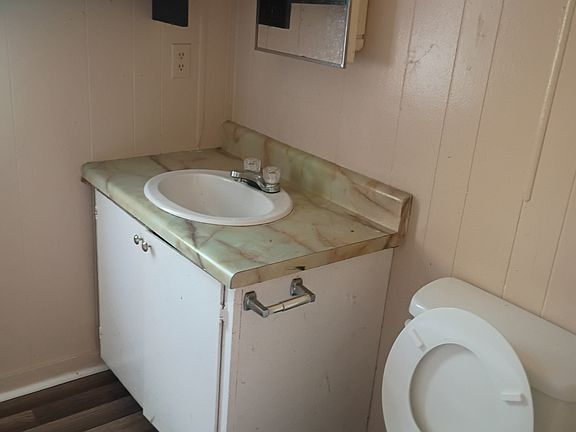 5th image of 100 Mossy Acres Dr