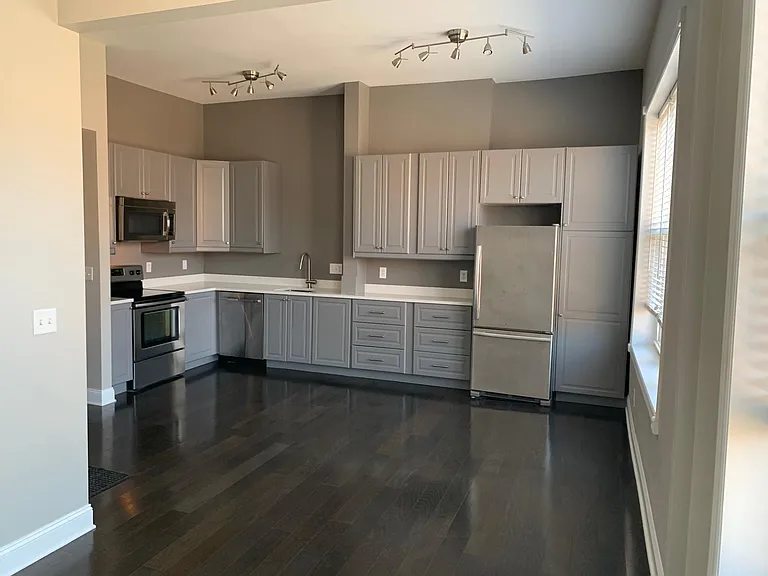 2124 Fulton Ave #8 — Photo 1
