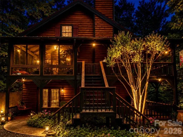 696 Top Of The Mountain Rd, Hendersonville, NC 28739