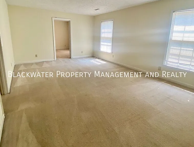 5 W Princeton Cir #4 — Photo 2