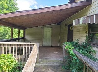 10967 Lee Creek Rd, Rockport, WV 26169