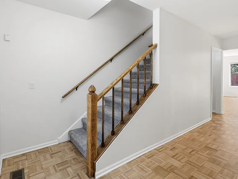 1542 Anderson Ln — Photo 5