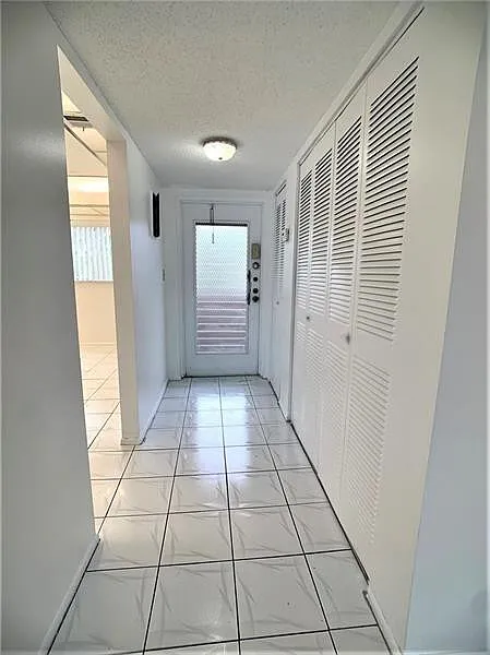 2 bed, 2.0 bath, 1075 sqft, $1,900 — Photo 2