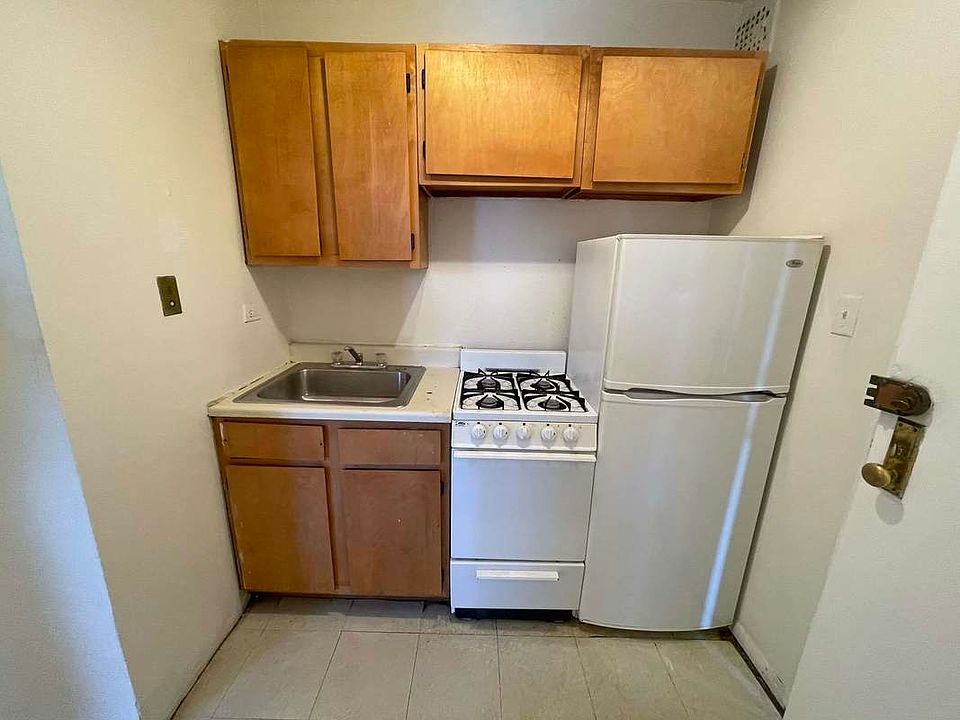 1st image of 88-15 Winchester Blvd #4