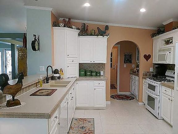 3rd image of 9 Tobias Ln