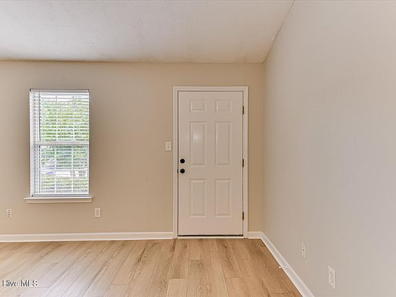 5th image of 403 Laurel Place