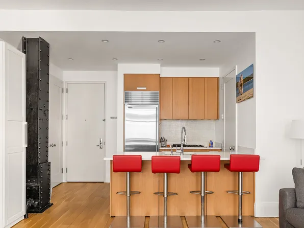 71 Nassau Street image 3 of 5