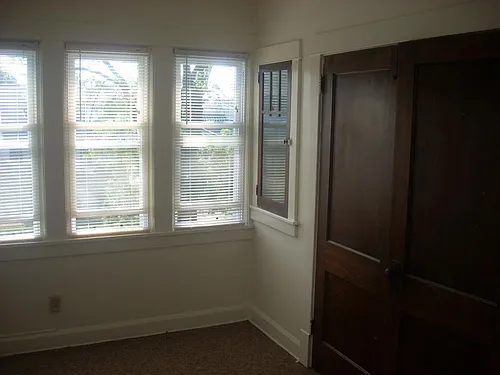 1005 Broad Ave NW #201 Photo 1