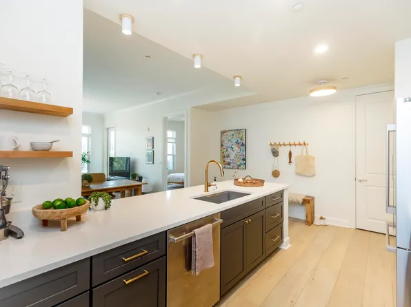 135 Pier View St Unit 305, Daniel Island, SC 29492