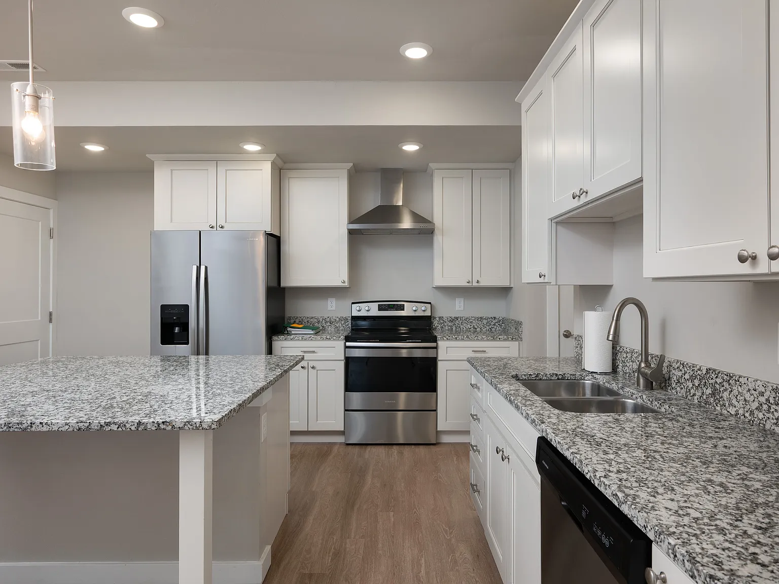 1 bed, 1.5 bath, 850 sqft, $1,600 — Photo 4