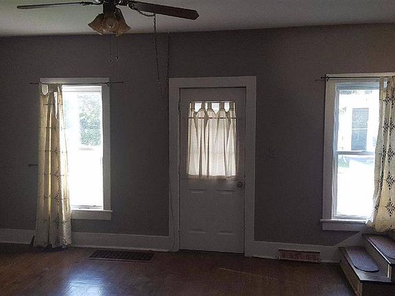 2nd image of 305 Emmet St