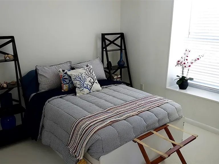 140 Estrellita Dr — Photo 3