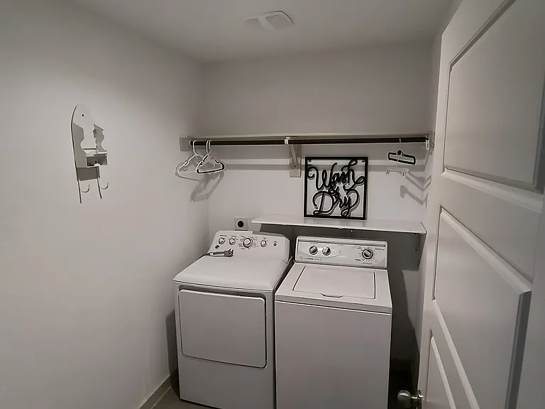 350 Silver Bridge Ct — Photo 16