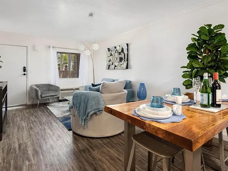 The Molino Apartments — Photo 28