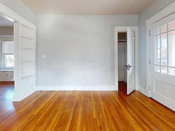 5th image of 2046 Wyandotte Ave #2046