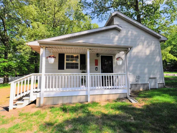 975 Dogwood St, Calvert City, KY 42029
