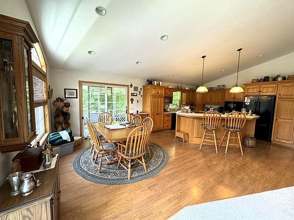 2nd image of 684 King Beach Dr