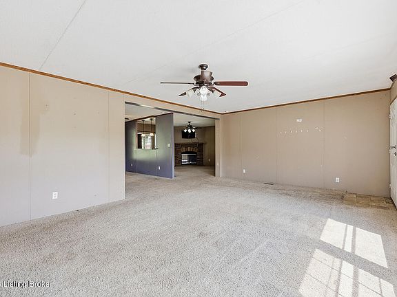 3rd image of 1303 Versailles Rd