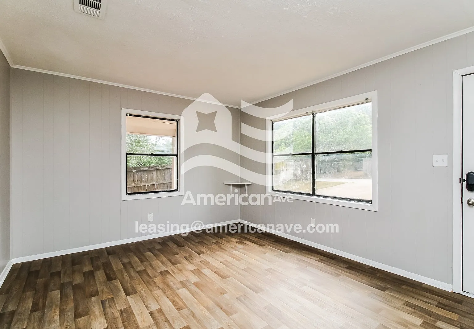 3 bed, 1.0 bath, 1063 sqft, $1,145 — Photo 2
