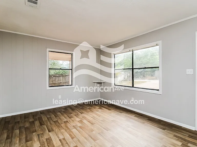 1181965_002_living_room_2.jpg