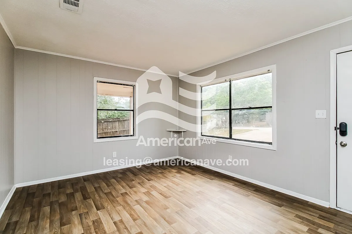 1181965_002_living_room_2.jpg - 9121 Morris Dr SW