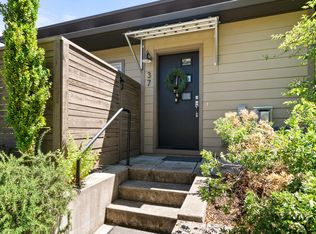 37 N Mountain Ave, Ashland, OR 97520
