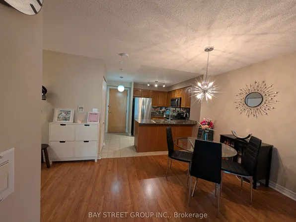 212 Eglinton Ave E #505, Toronto, ON M4P 0A3