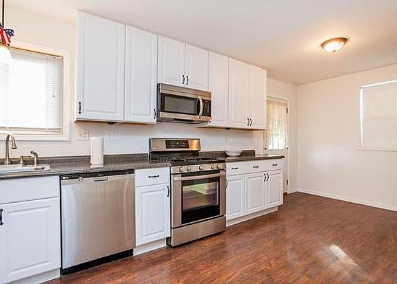3rd image of 39 Wedgewood Dr