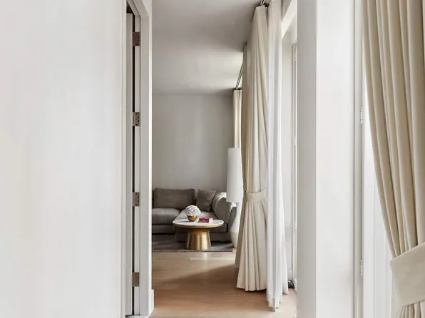 15 West 61st Street 12G image 2 of 11