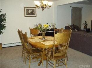 116 Van Buren St, Massapequa Park, NY 11762