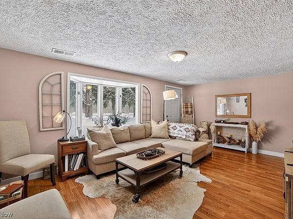 5th image of 3309 Winchell Rd