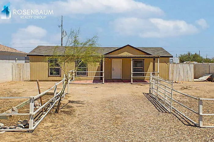 3 bed, 2.0 bath, 1015 sqft, $1,395 — Photo 2