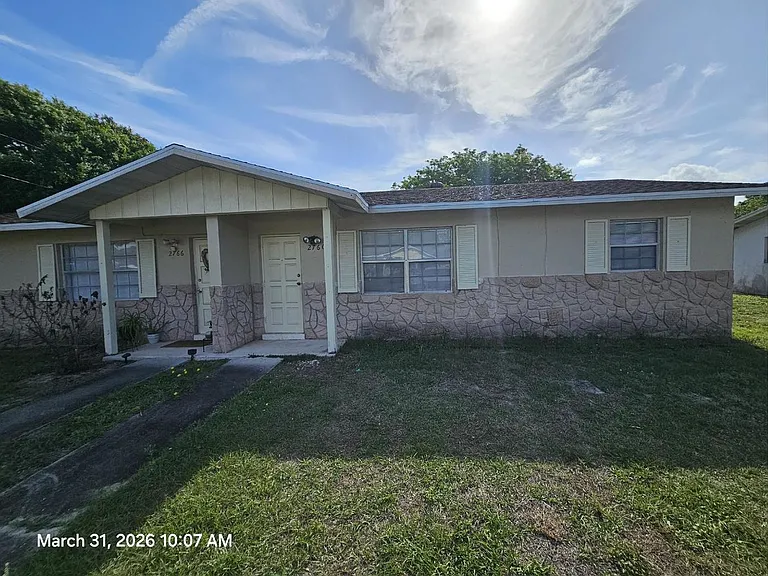 2760 Seneca Ave — Photo 1