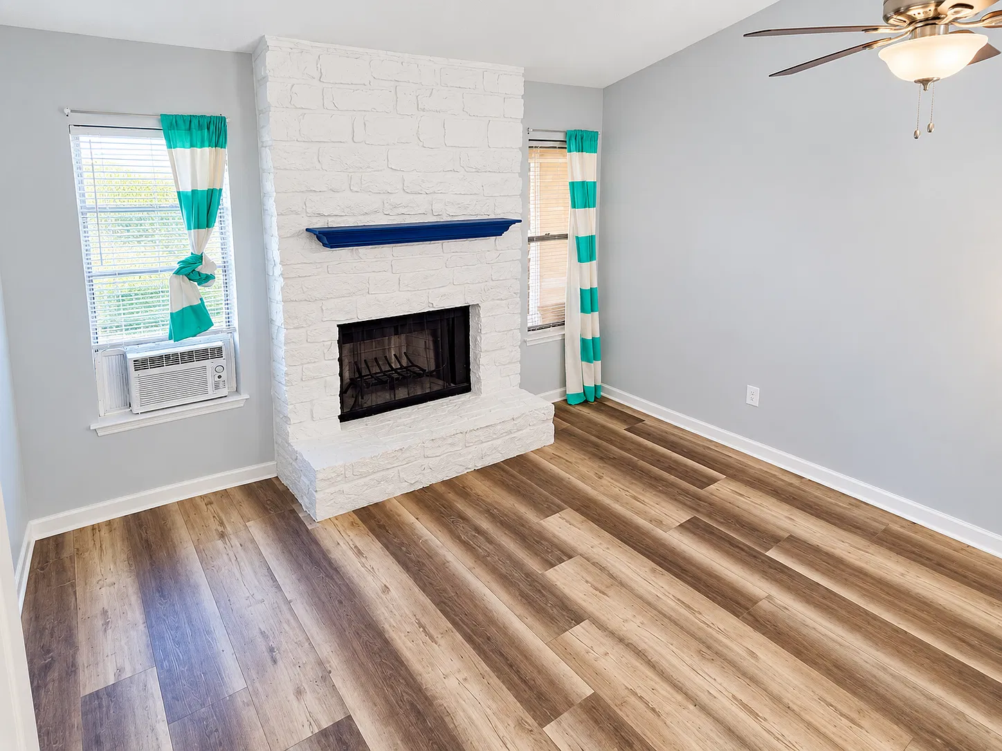 Studio, 892 sqft, $500 — Photo 3