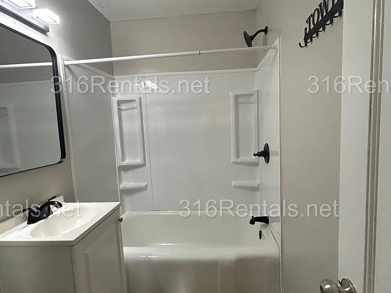 2546 S Pattie Ave — Photo 7