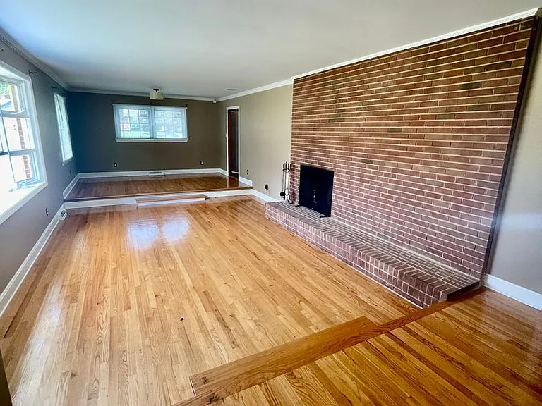 1936 Crestdale Dr — Photo 2