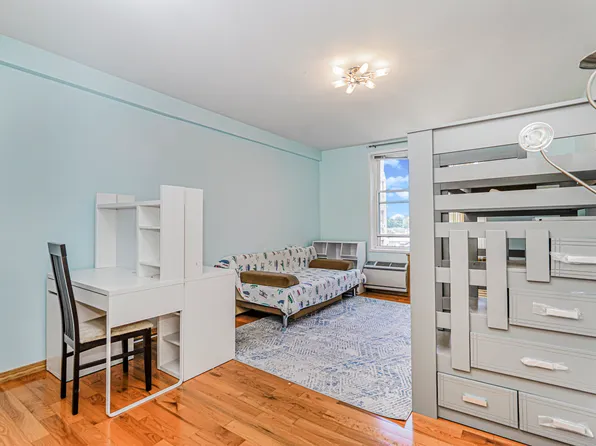 2546 East 13th Street image 11 of 29