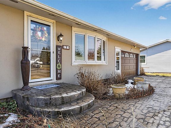 4th image of 9 Cold Spring Cir