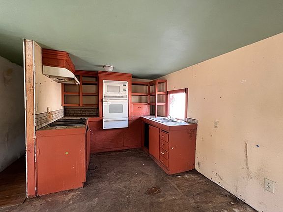 4th image of 654 W Magnolia Ave