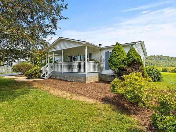 2nd image of 19 Sweet Briar Path Way #9