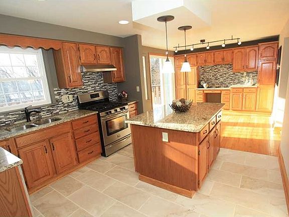 2nd image of 956 Rolling Meadows Dr