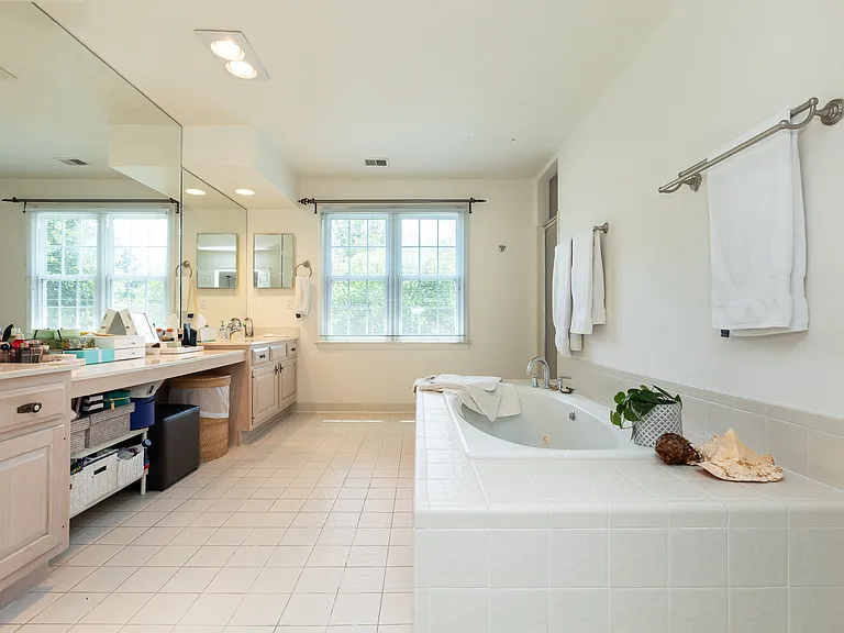 8809 Saunders Ln — Photo 8