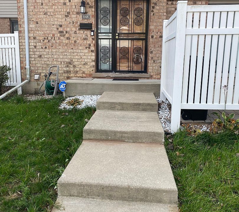 1st image of 844 White Oak Ln