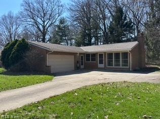 3866 Eleanor Dr, North Olmsted, OH