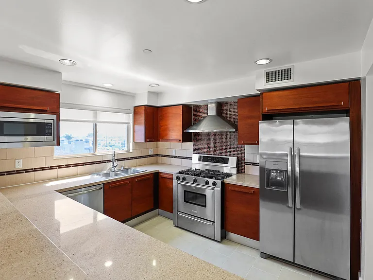 Large-Size Kitchen with Full-Size Energy-Efficient Appliances